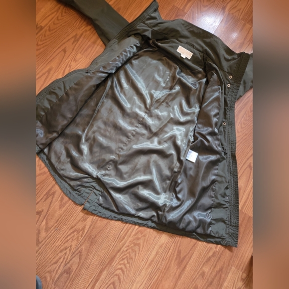 Micheal Kors Rain Jacket With Hood Size Small Lots Of Pockets - Picture 15 of 15